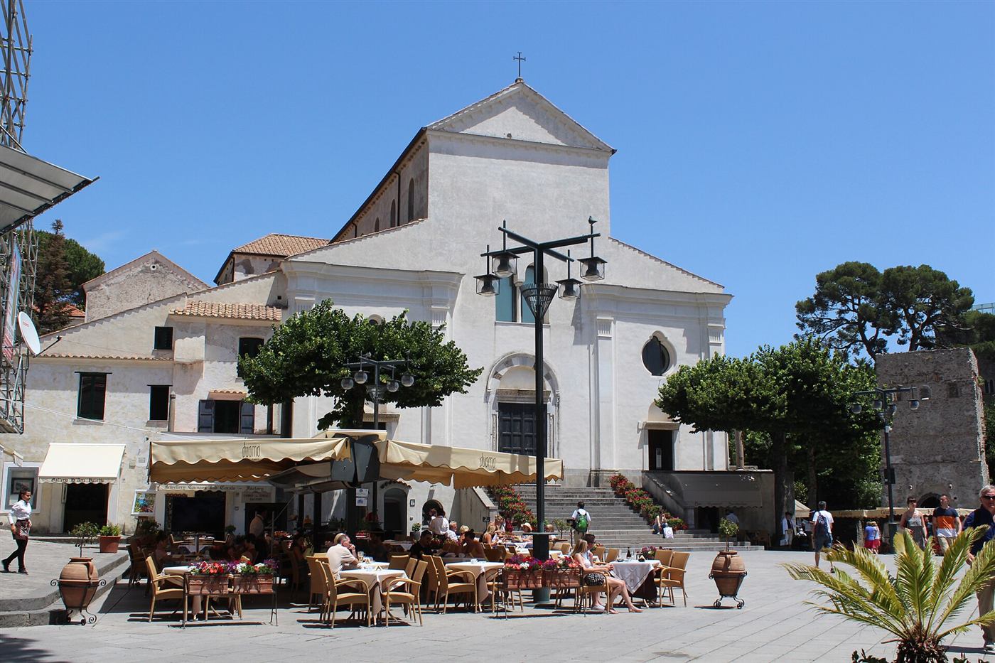 La plaza de la catedral de Ravello.