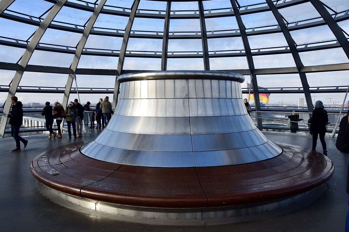 Dentro de la cúpula de cristal del Reichstag.