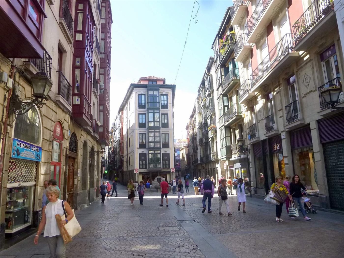 Una de las calles del Casco Viejo de Bilbao.