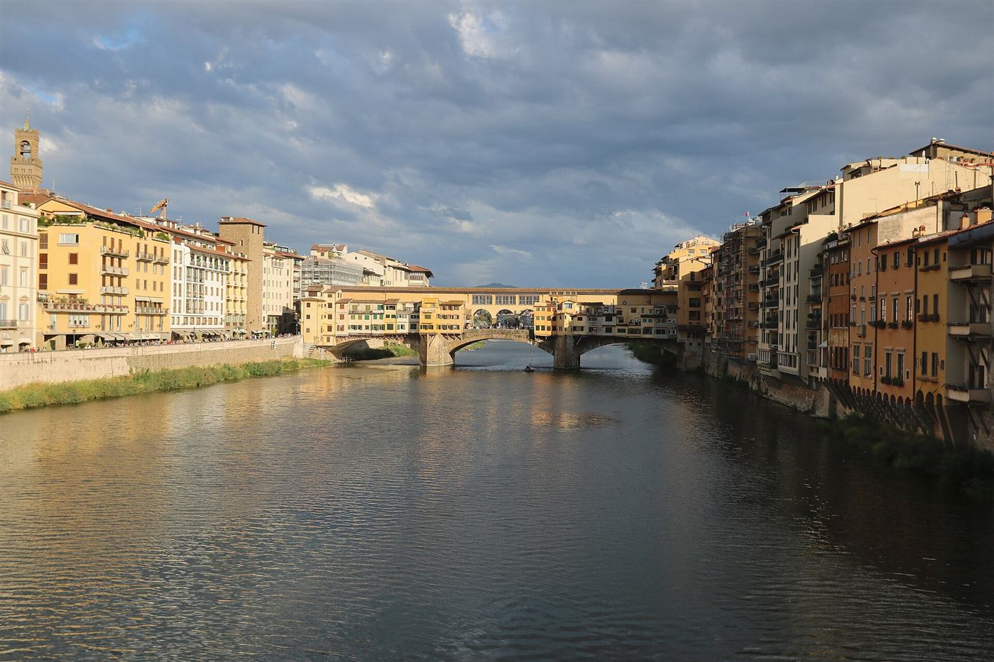El Ponte Vecchio desde el Ponte Santa Trinita