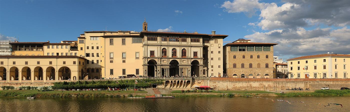 Los Uffizi desde el Arno