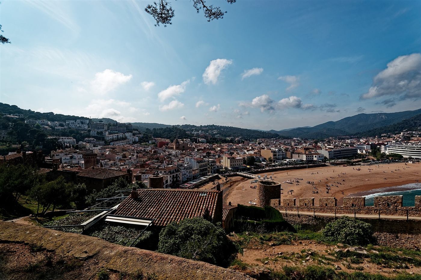 Tossa de Mar y su playa desde la Vila Vella.